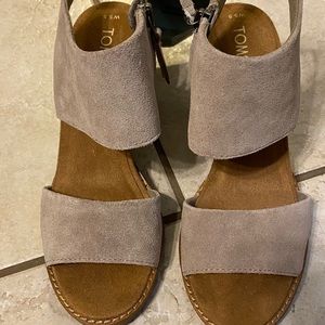 New Toms Majorca Block Hill - Size 5.5 Taupe Suede